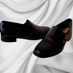Elegant Black Leather Women's Loafers Practical and Very Comfortable